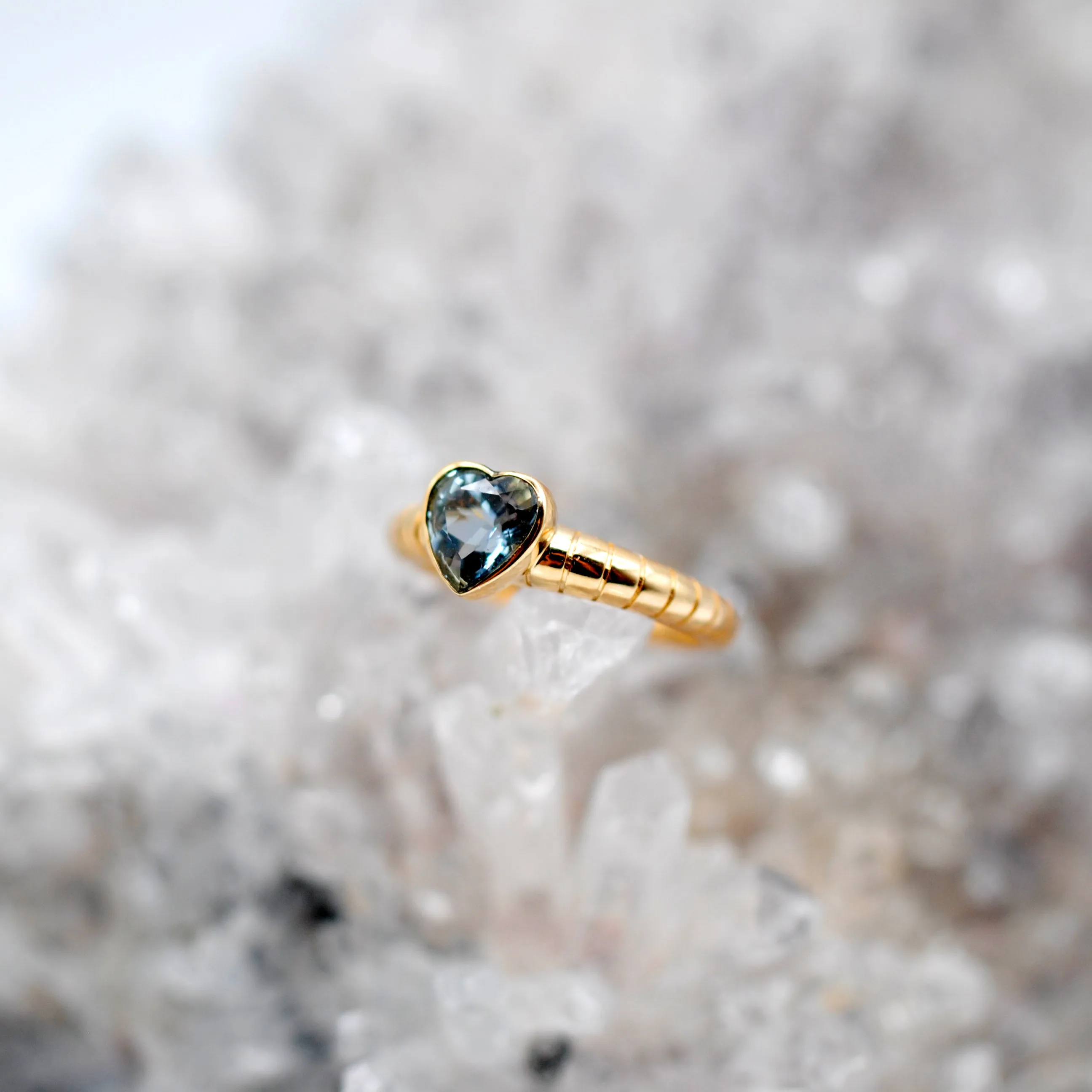 14k Gold 1.03 ct Aquamarine Sweetheart Ring