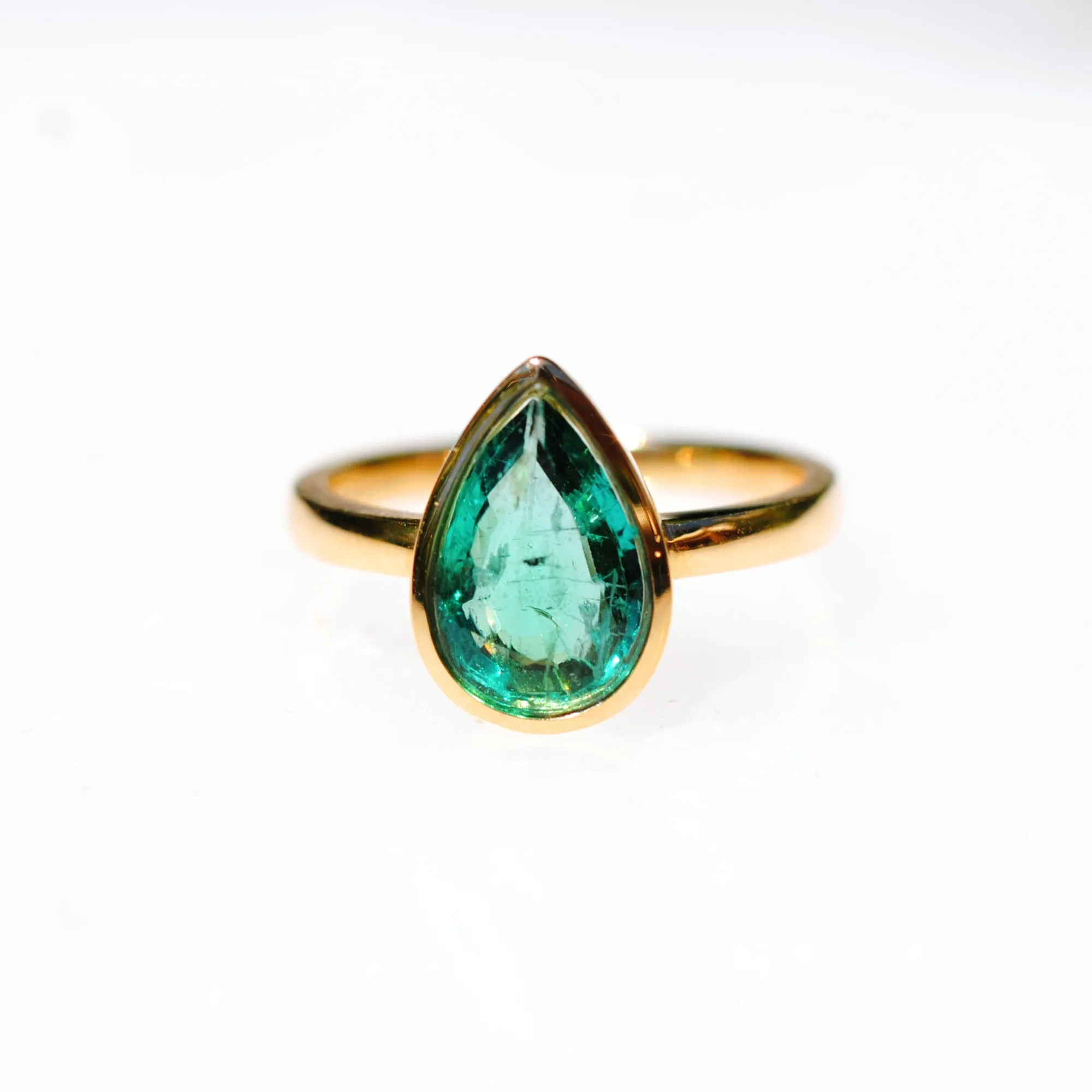 18k Yellow Gold 2.93 Carat Emerald Teardrop Ring