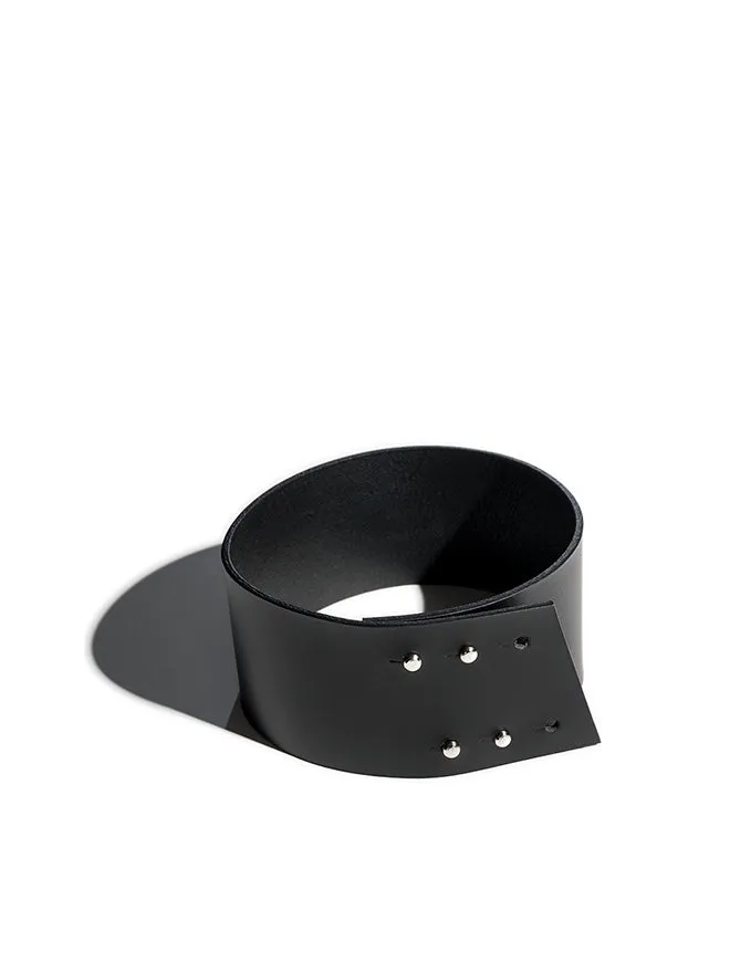 Dot Short L Choker in Black by Aumorfia