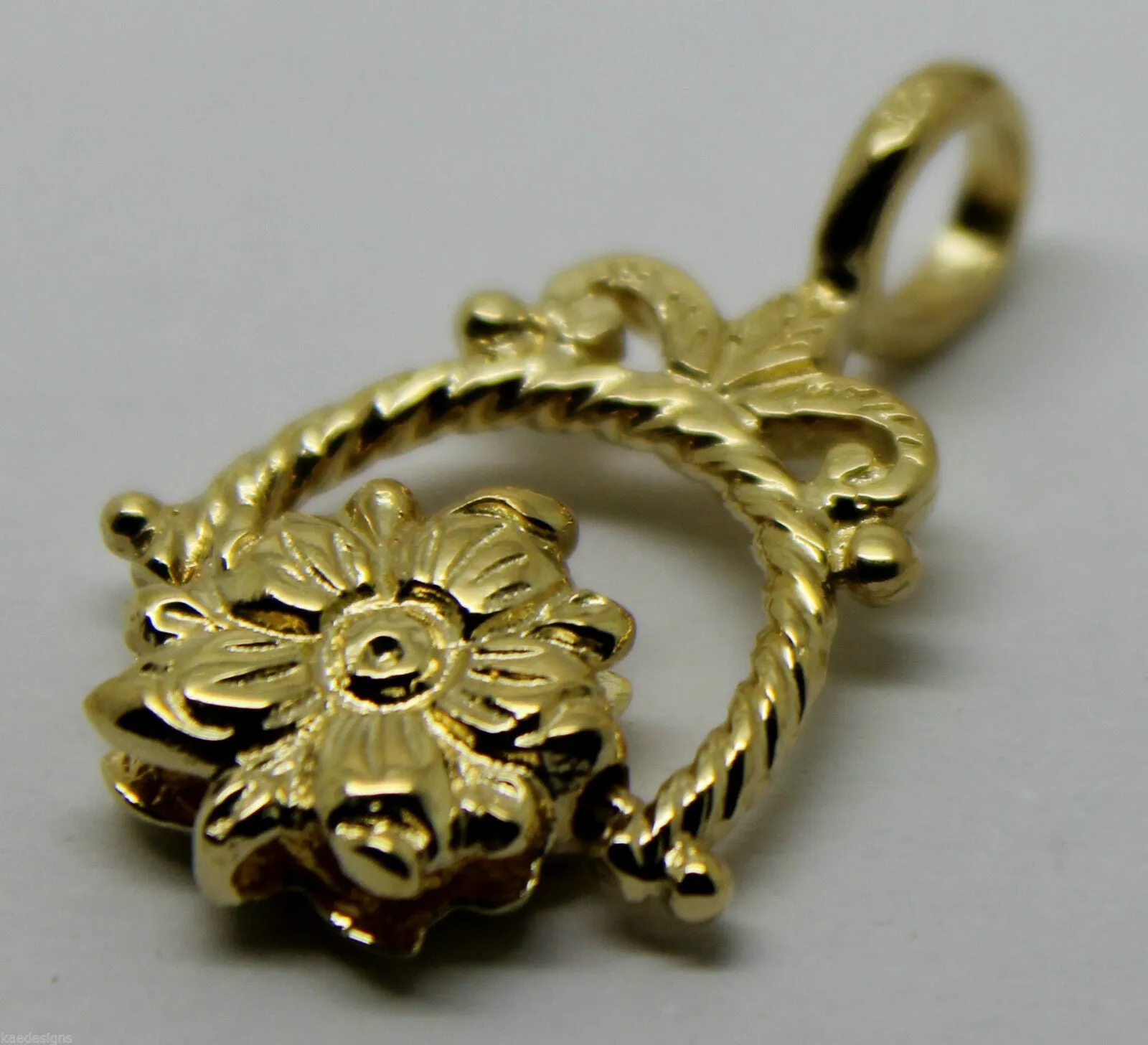 Genuine 9ct 9k Solid Yellow Gold  Flower Spinner Pendant