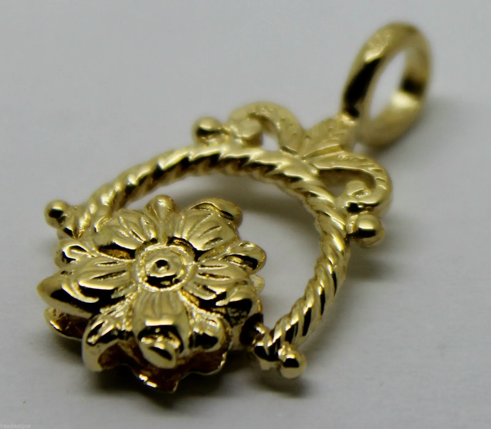 Genuine 9ct 9k Solid Yellow Gold  Flower Spinner Pendant