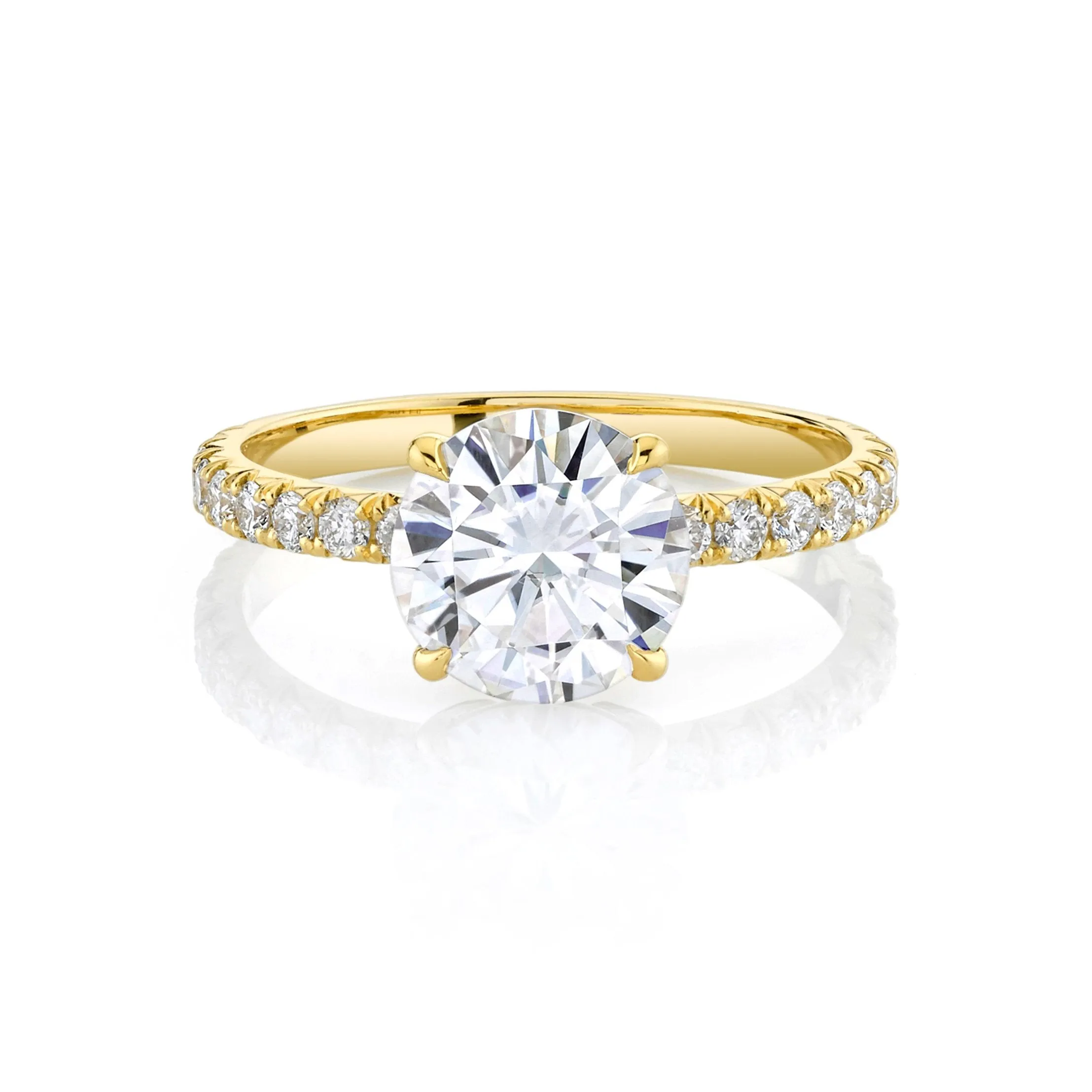 Round Diamond Setting with Pavé Diamond Band