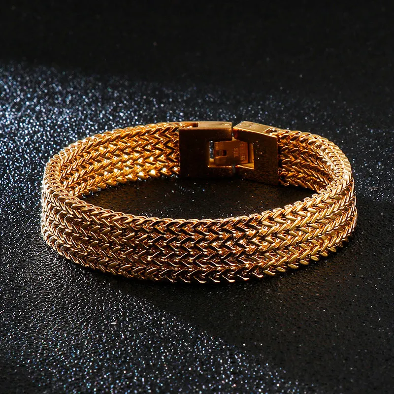 Stylish Personalized Titanium Steel Men's Bracelet with Unique Fish Scale Design for Trendy Appeal