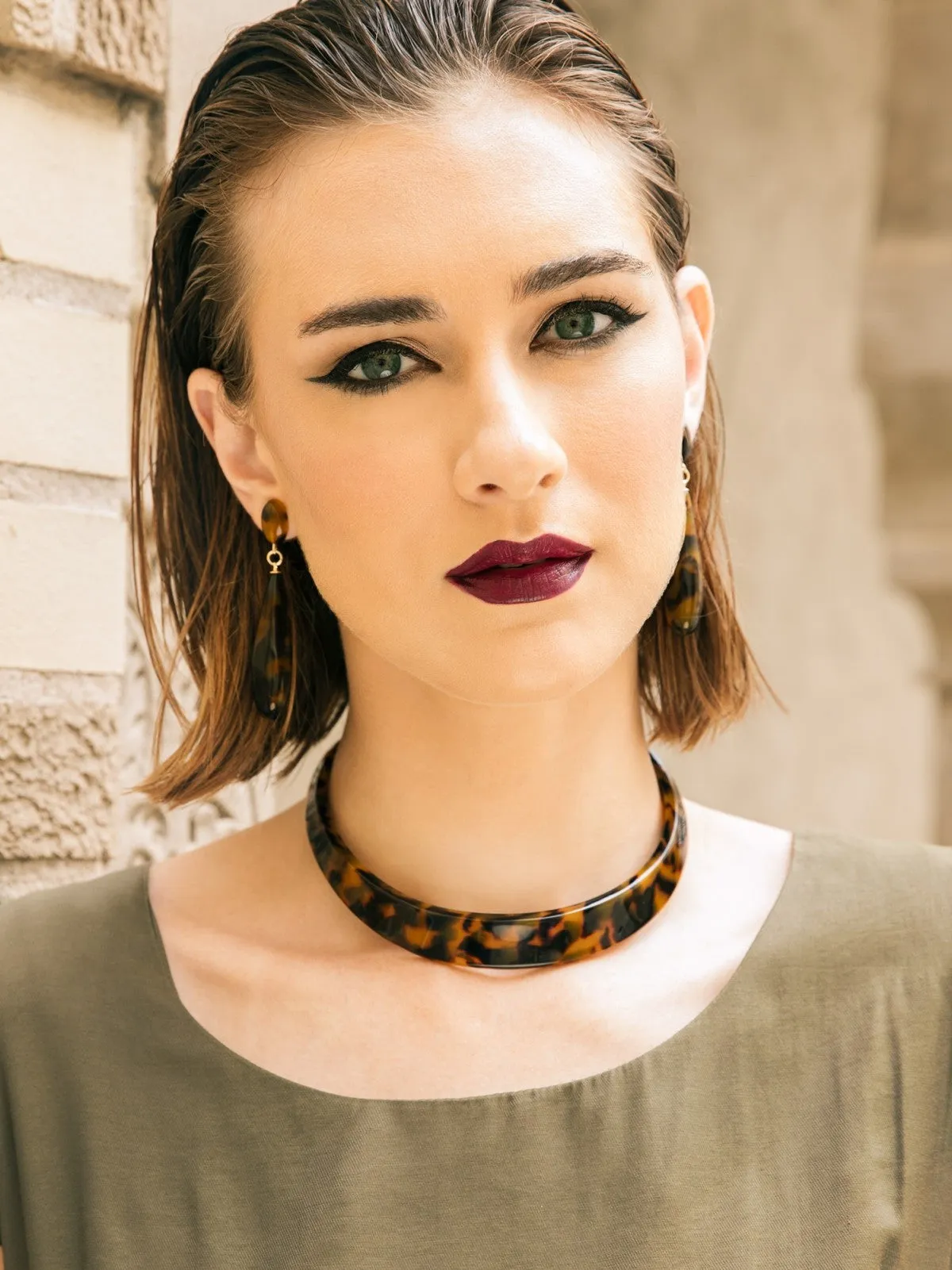 Tortoise Sleek Collar Necklace