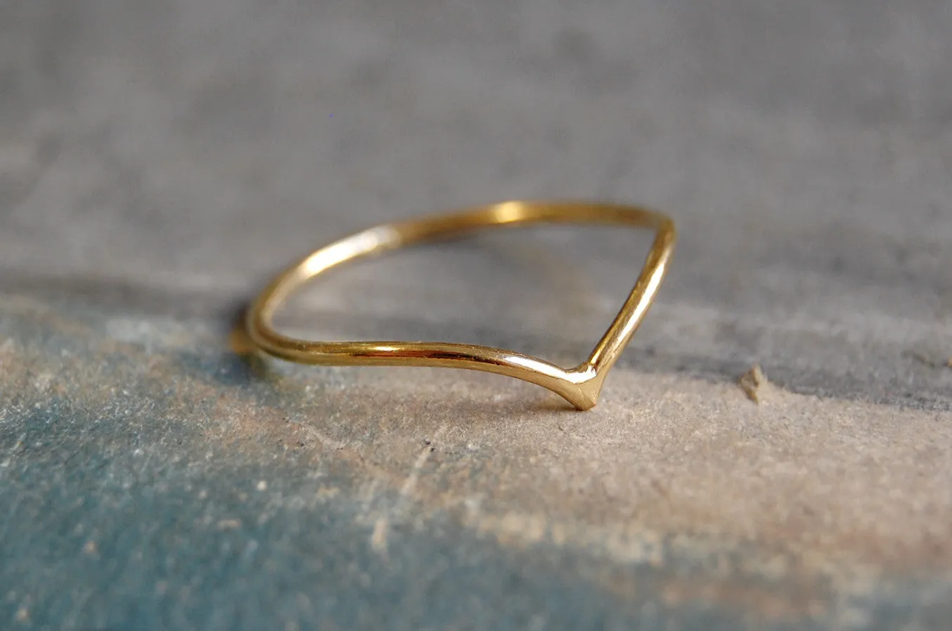 'v' ring | 24k gold-plated