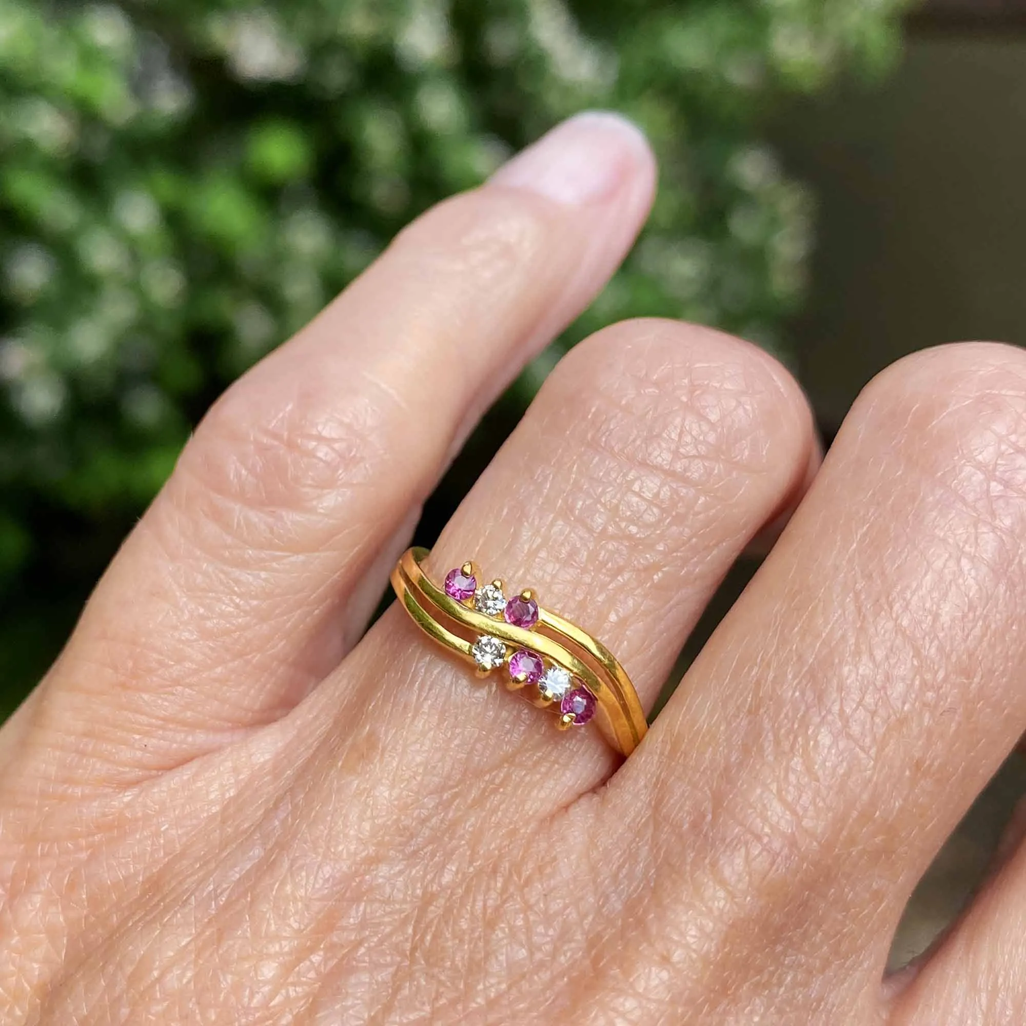 Vintage 18K Gold Diamond Ruby Wave Ring Band